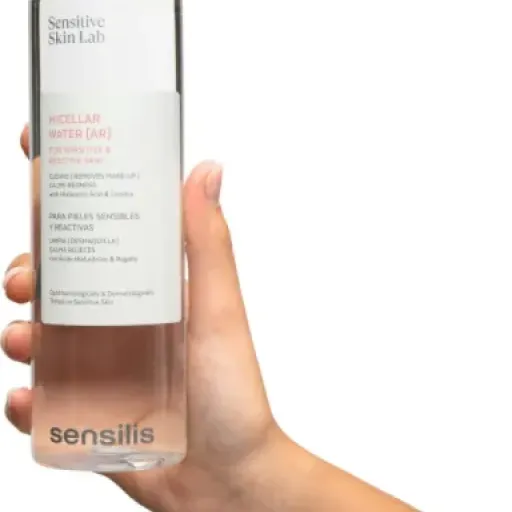 Test Sensilis Eau Micellaire Peau Sensible : une lotion qui fait le job sans trop de chichis